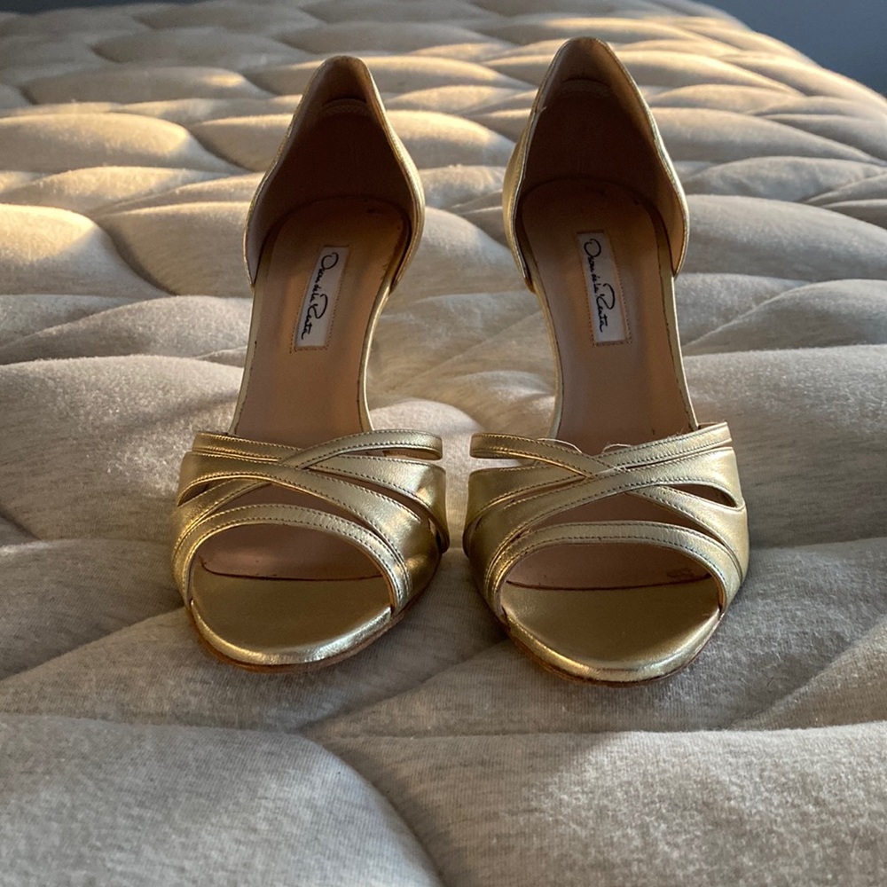 Oscar de la Renta gold D’Orsay pumps